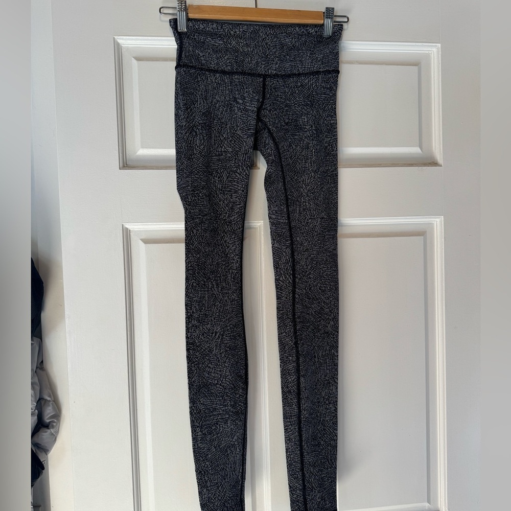 Lululemon Black White Yoga Leggings Size 2